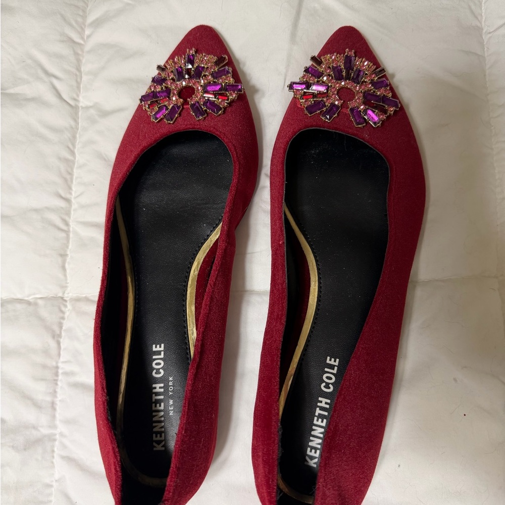 EUC Kenneth Cole Women's Burgundy Jeweled Flats